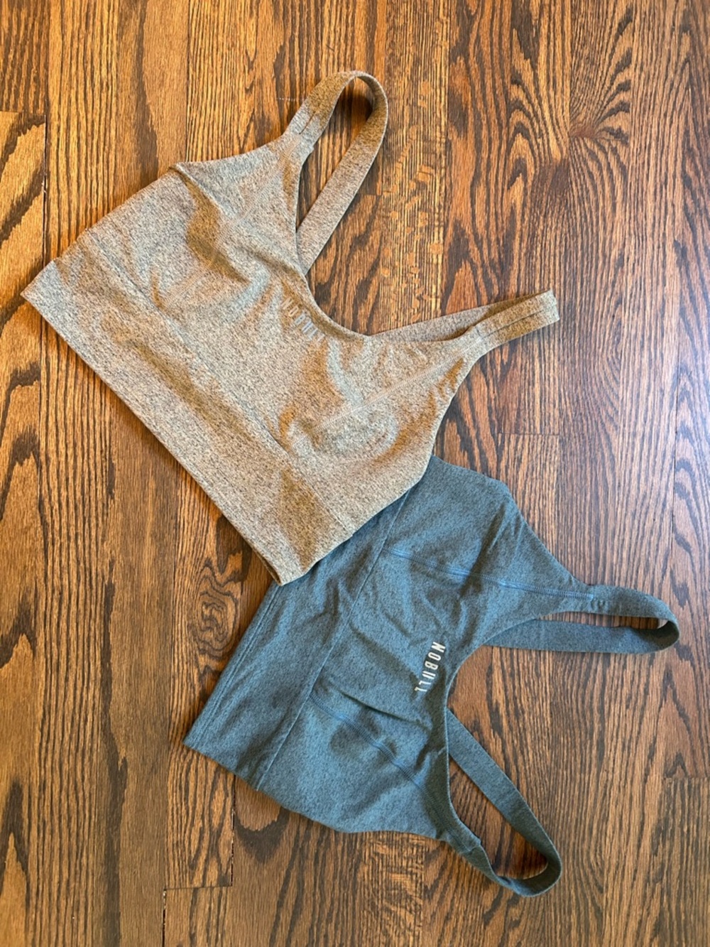 NOBULL Two-Pack Seamless Scoop Sports Bras - Light Gray & Charcoal